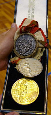 OAJ三宅常務理事にはオリンピックメダルをご持参いただきました